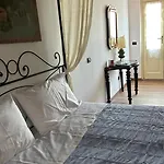 Il Casale Del Ginepro Bed & Breakfast 4*