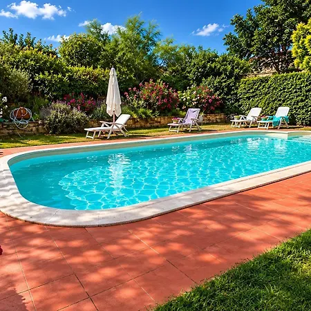 Il Casale Del Ginepro Bed and Breakfast 4*